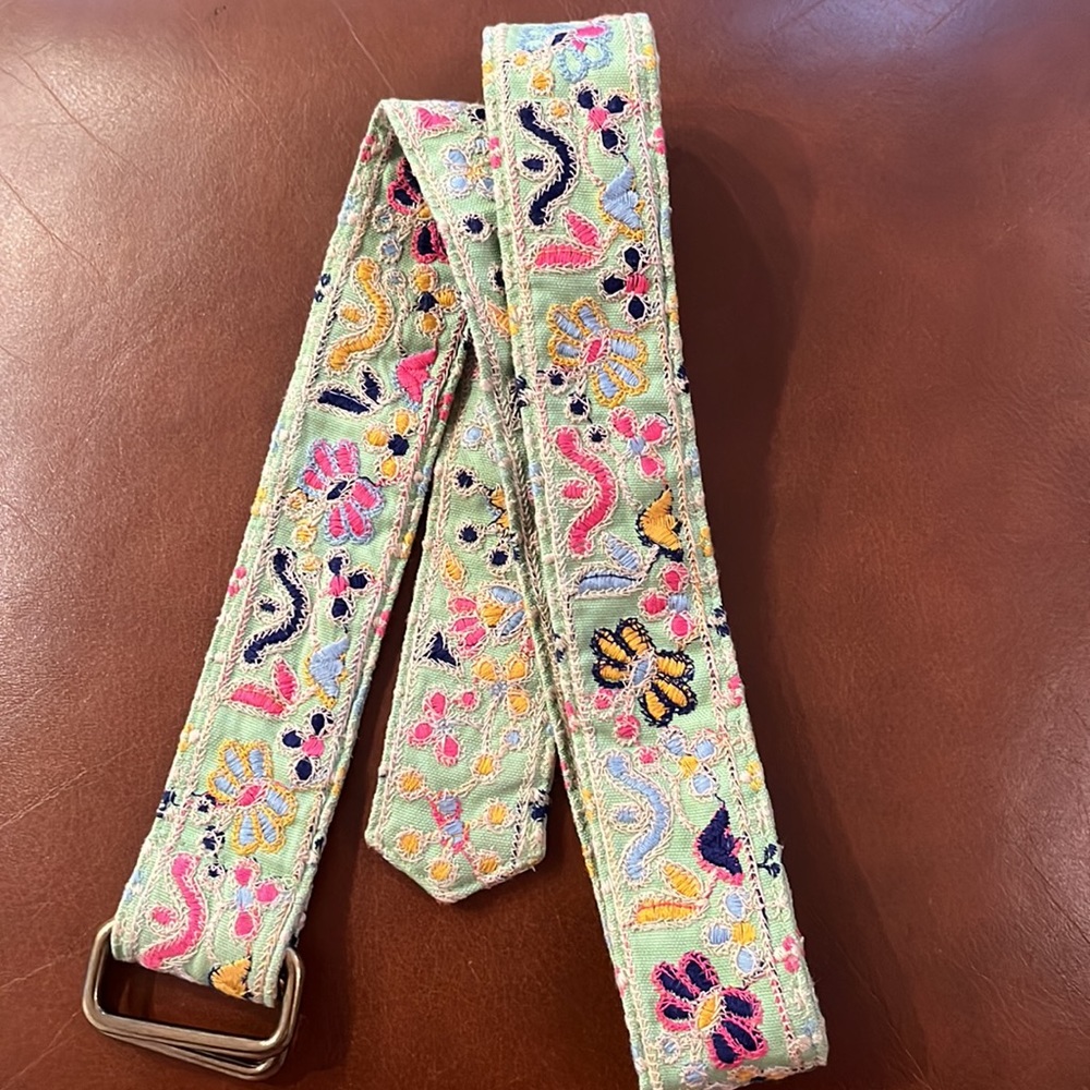 Beautiful embroidered fabric belt with brass ring buckle - size small - Picture 9 of 10